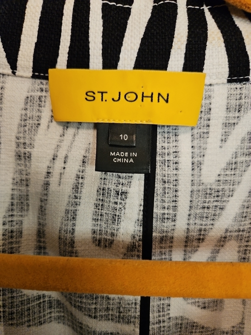 St. John Black & White Geometric Zip Size 10 Jacket - Picture 3 of 9
